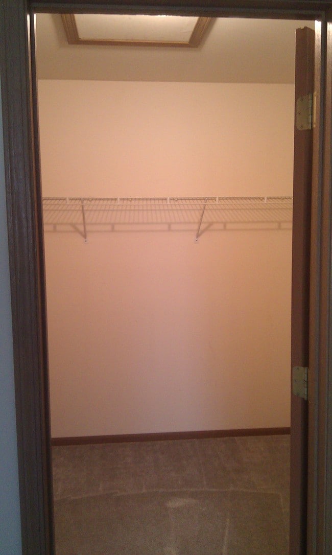 Building Photo - 280 WoodridgeUnit C