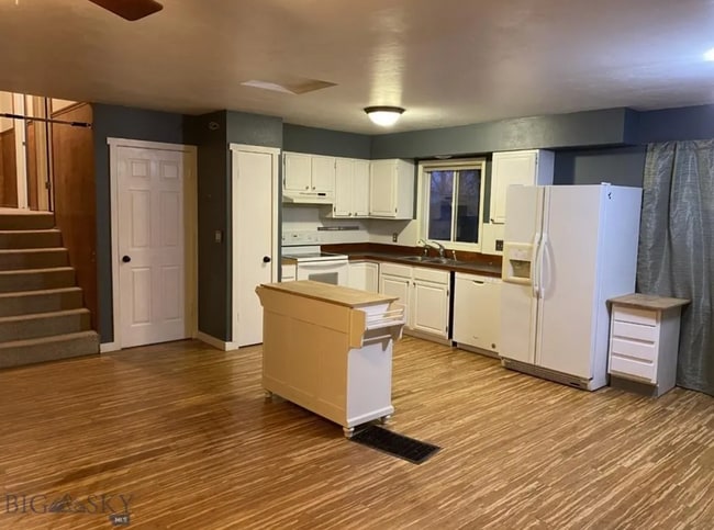 Building Photo - Spacious 4 Bedroom Belgrade Home