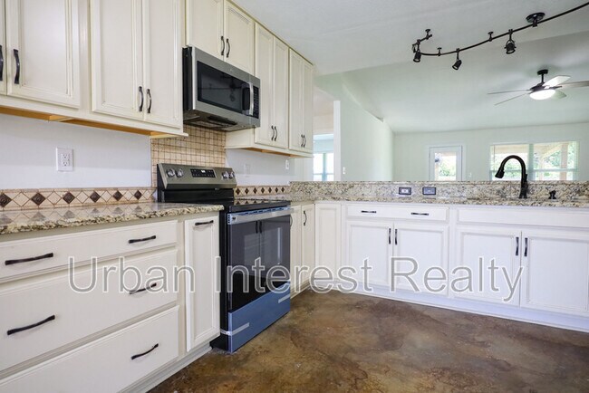 Building Photo - 4658 Sunsail Cir