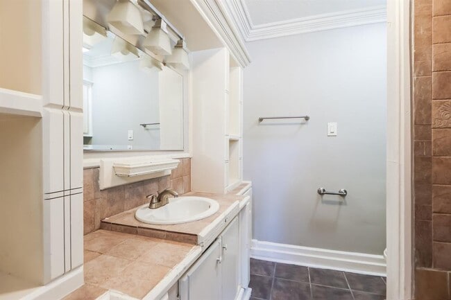 Building Photo - 1607 Bodart Cir