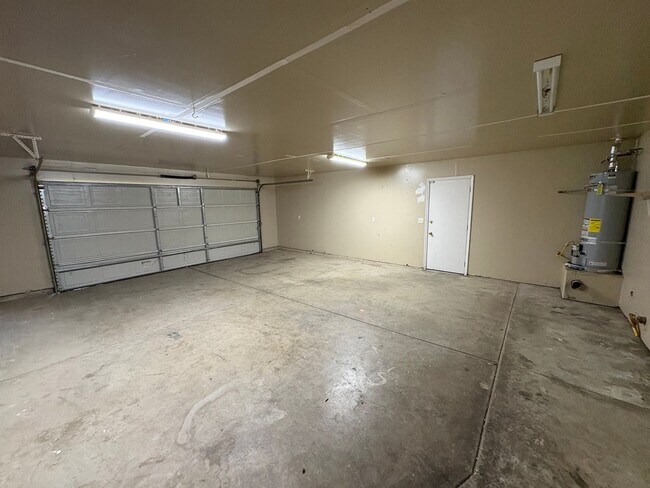 Building Photo - 1747 W Connelly Ave