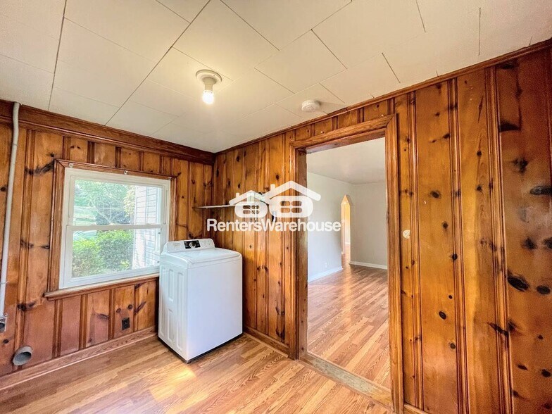 Building Photo - 5303 Vick St