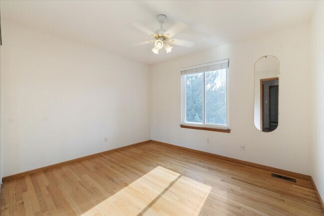 Building Photo - Gorgeous 5 Bedroom, 4 Bath Home on the Edge of Golden & Morrison – Prime Lakewood Location!