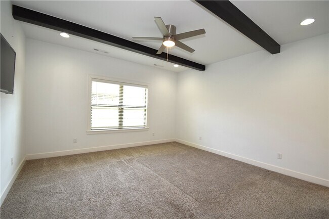 Building Photo - 4203 SW Bermuda Ave