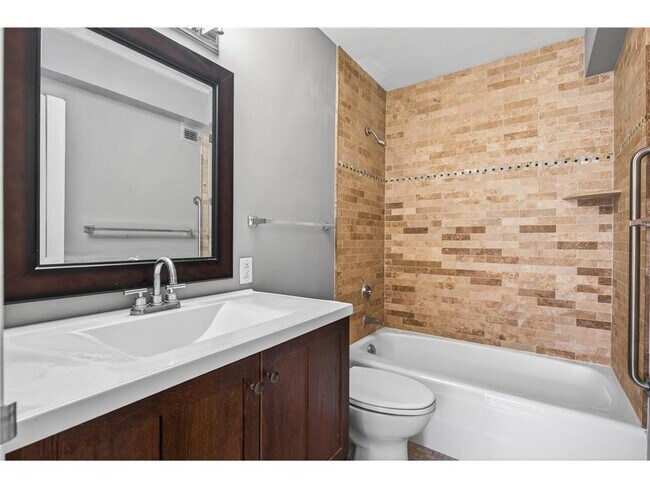 Building Photo - 19 S 1st St