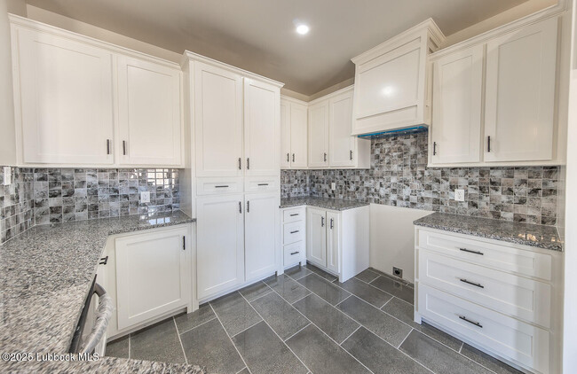 Building Photo - 1808 Ross Ave