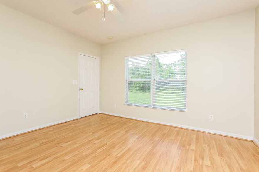 Building Photo - 4208 Forest Island Dr