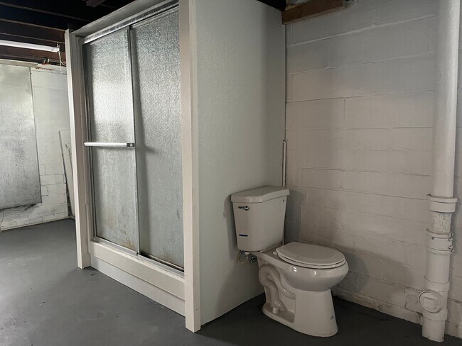 Building Photo - Old Brooklyn Area - 3 Bedroom Single Famil...