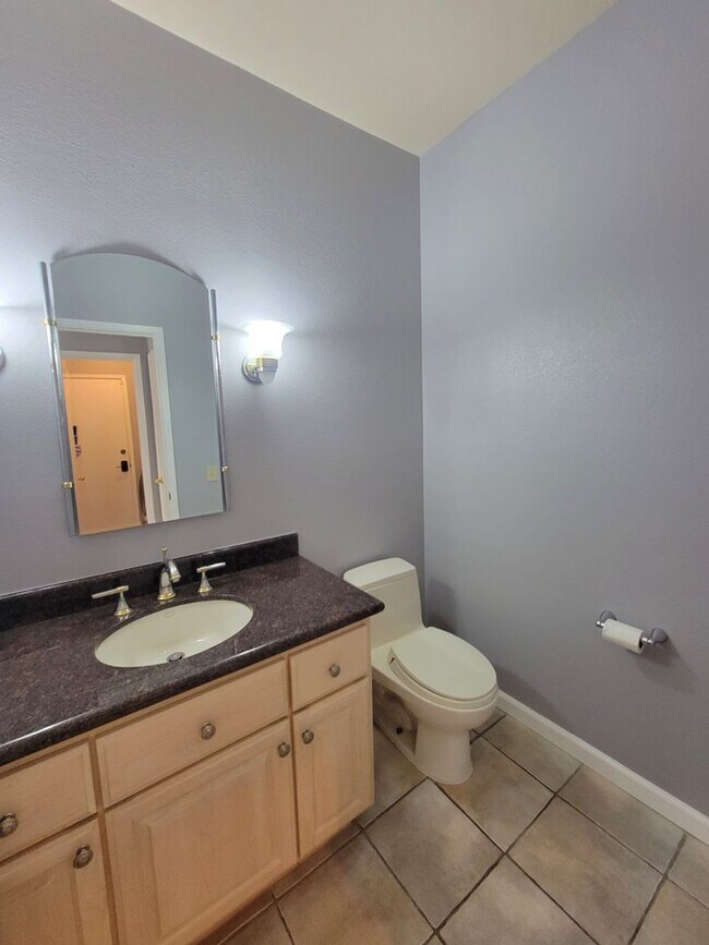Building Photo - Spacious Beauty with Remodeled Kitchen and...
