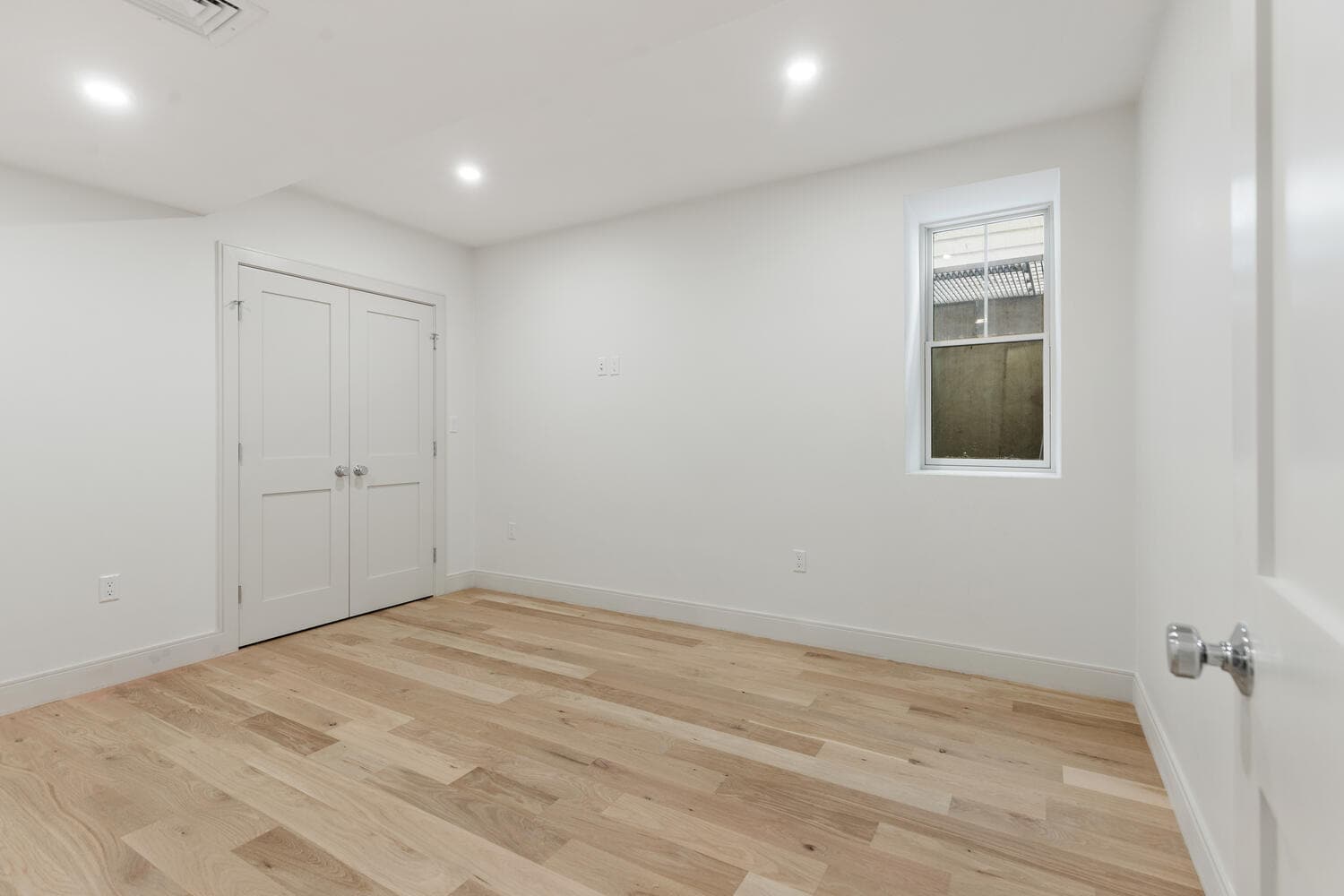 Building Photo - 8 Holly Ave