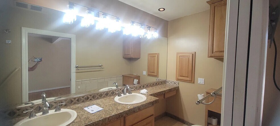 Building Photo - 4120 Cristobal Way