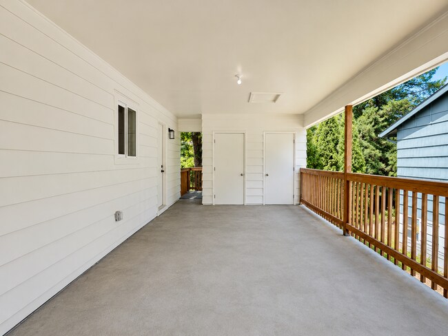 Building Photo - 7407 SW 36th Ave
