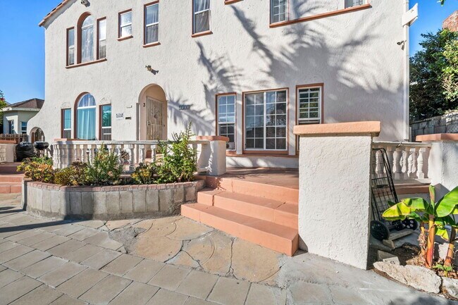 Building Photo - 5371 Louis Pl