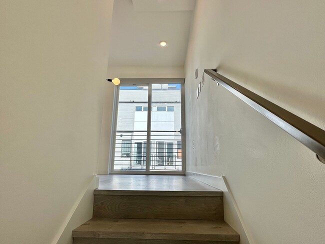 Building Photo - Modern home w/rooftop deck in desired Cher...