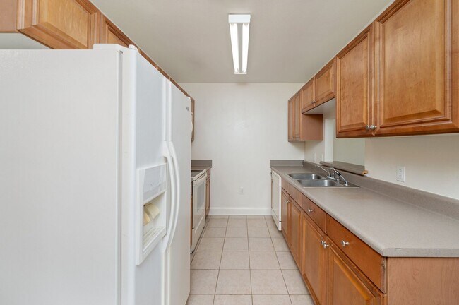 Building Photo - 2 Bedroom Townhouse in Crestview!
