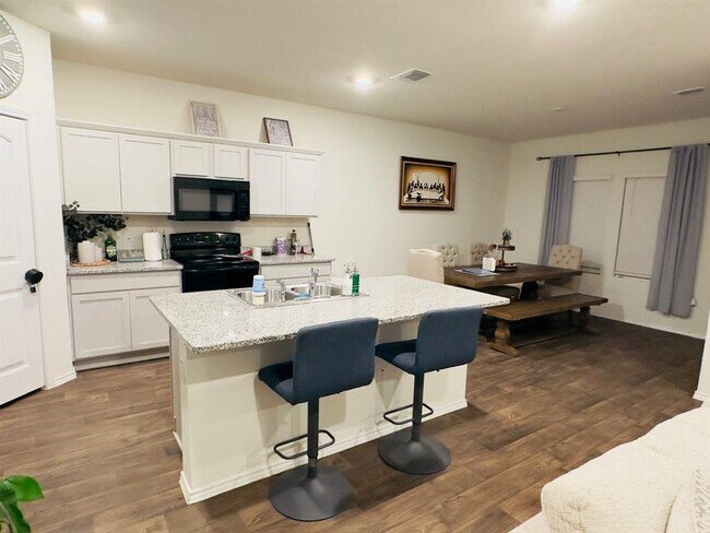 Building Photo - 14001 Prasky Trl