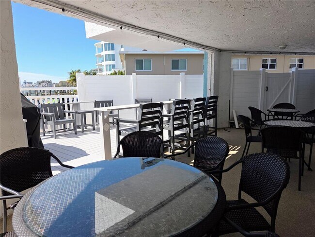 Building Photo - 285 107th Ave