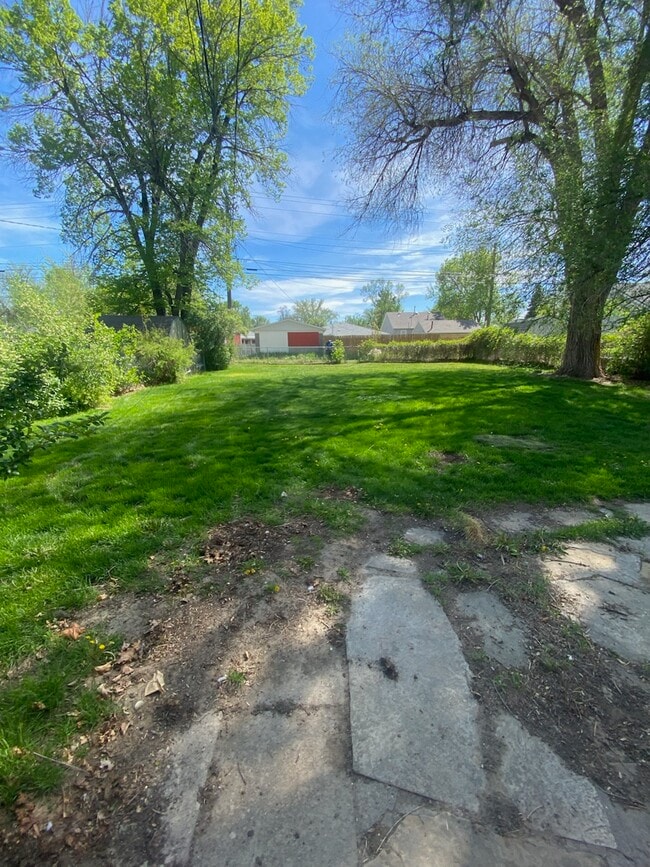 Building Photo - 1138 Avenue D