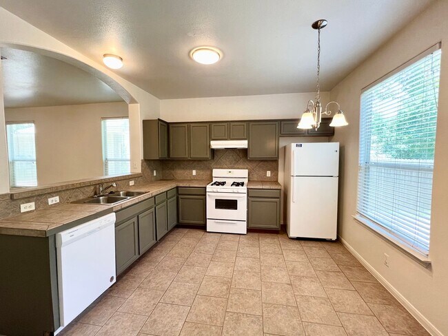Building Photo - 2406 Allred Dr