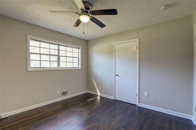 Building Photo - 2585 Walton Way SW