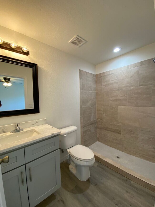 Building Photo - Custom Home - Desirable SW Ocala neighborh...