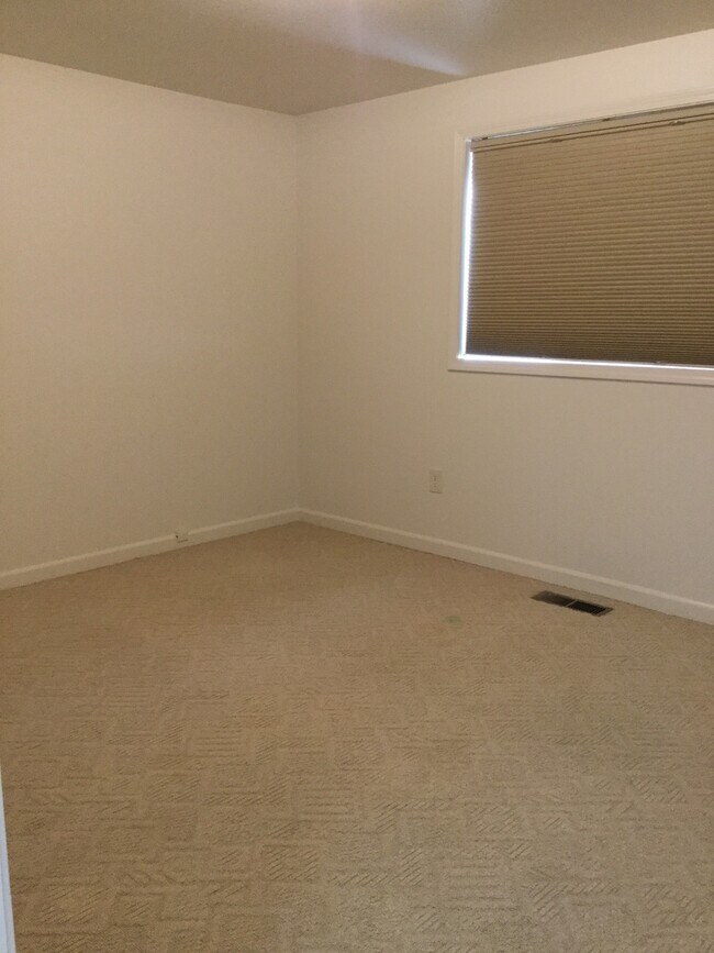 Building Photo - Cozy 2 Bed 2 Bath Condo with Private Patio