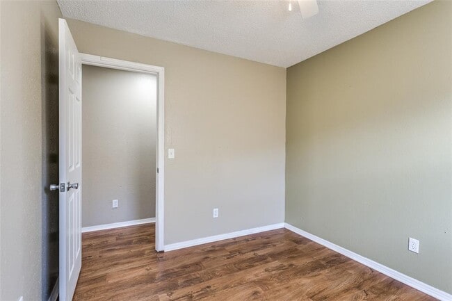 Building Photo - 645 Lloyd Ave