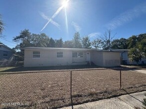 Building Photo - 7248 Stonehurst Rd N