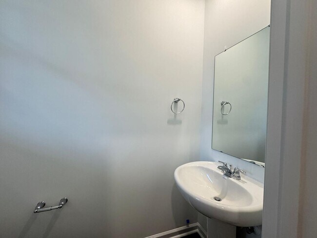 Building Photo - STUNNING BRAND-NEW TOWNHOUSE in a very con...