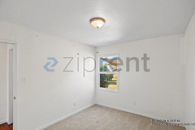 Building Photo - 431 42nd St