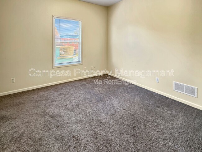 Building Photo - 930 Sheldon Ave SE