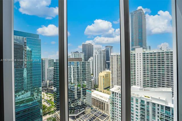 Building Photo - 1300 Brickell Bay Dr