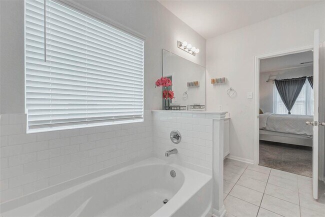 Building Photo - 15231 White Moss Dr