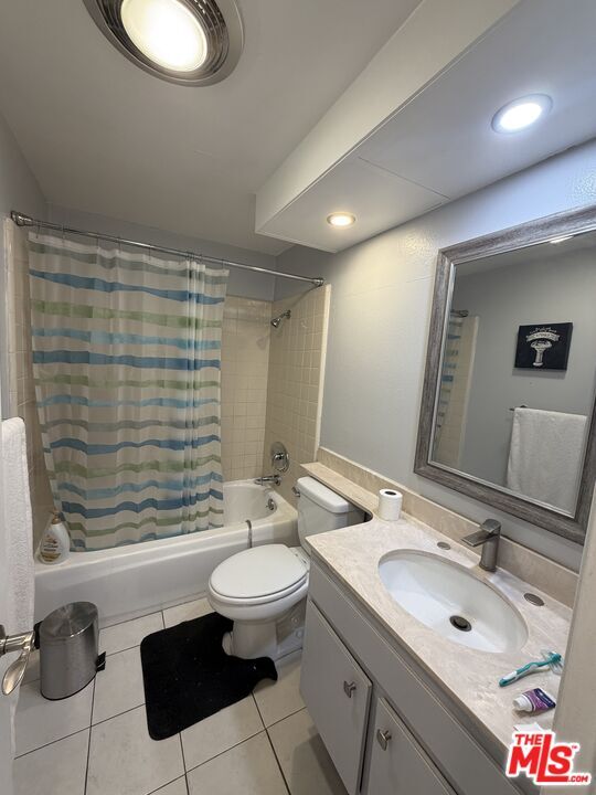 Building Photo - 321 S San Vicente Blvd