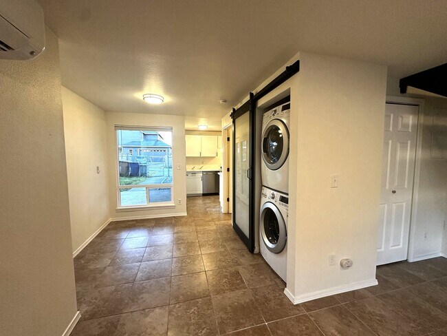 Building Photo - Wray