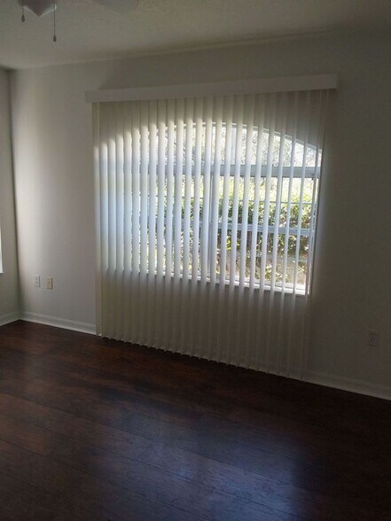 Building Photo - 9 Rainbow Ln