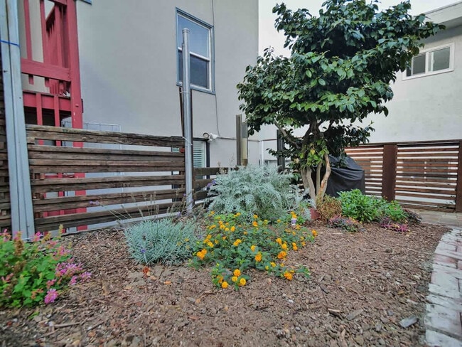 Building Photo - 254 29th St