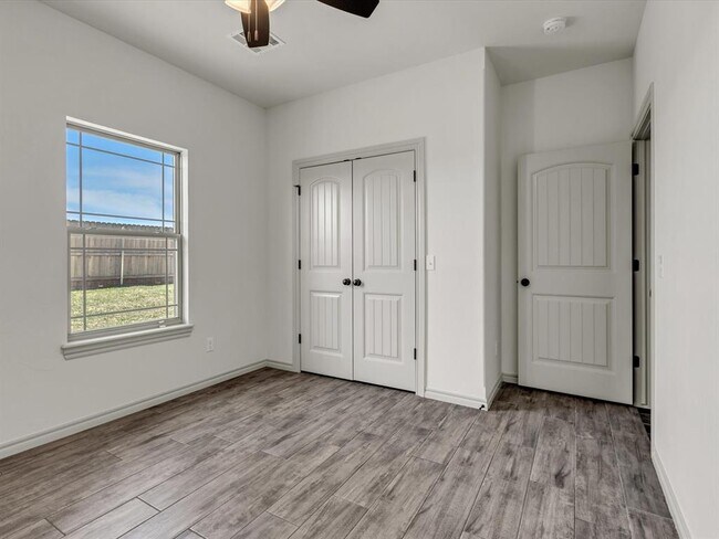 Building Photo - 1027 Kimberlin Ln