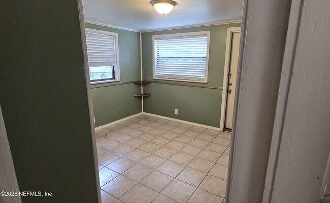 Building Photo - 5839 Sonora Dr W