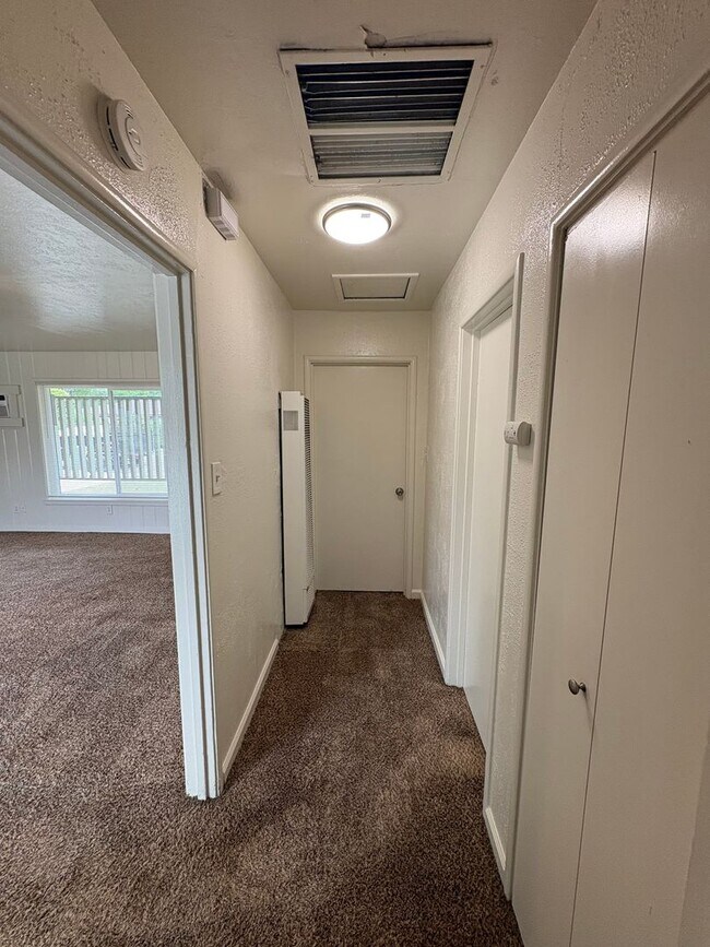 Building Photo - Charming Home for Rent Available Now!