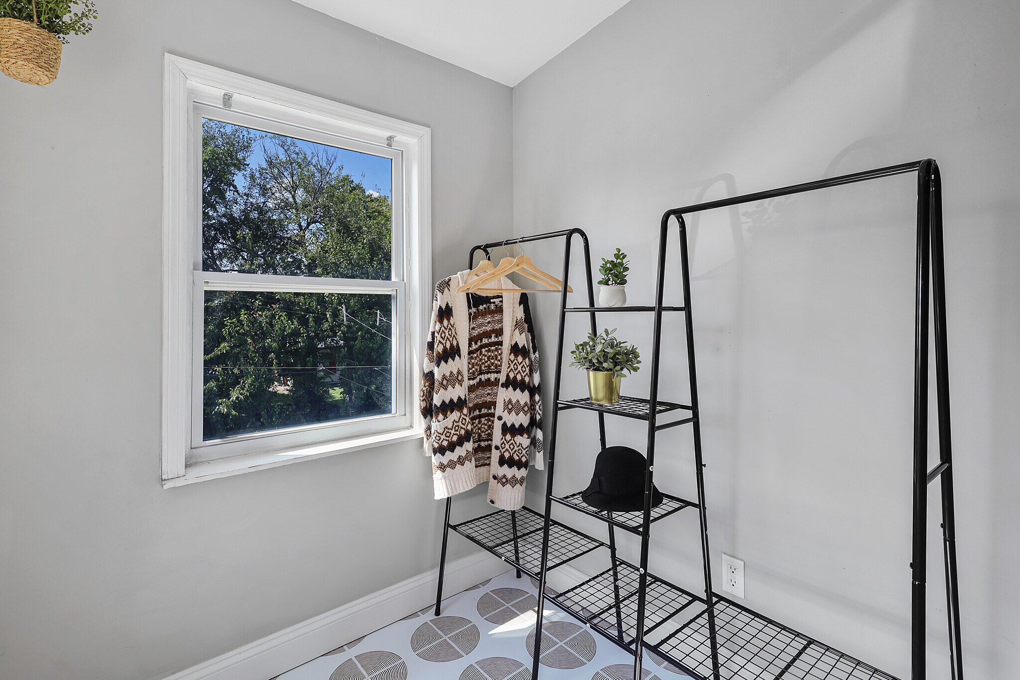 Building Photo - 3337 Salena St