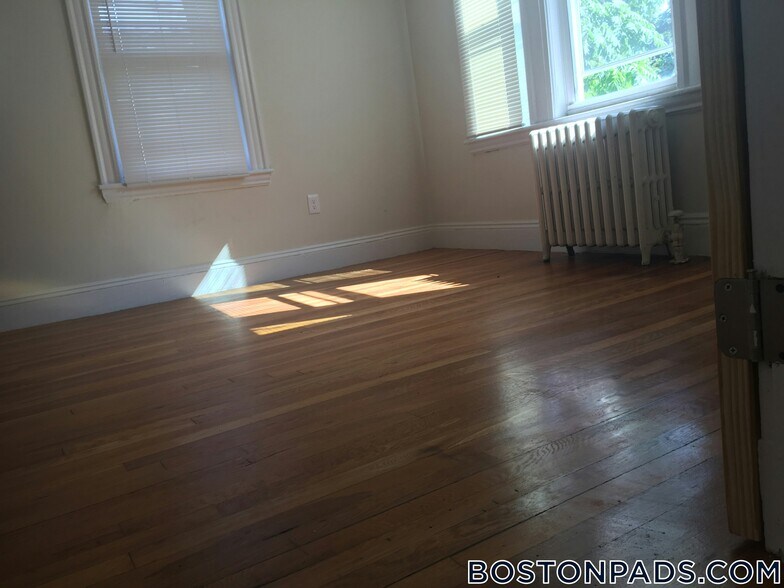 Building Photo - 12 Logan St