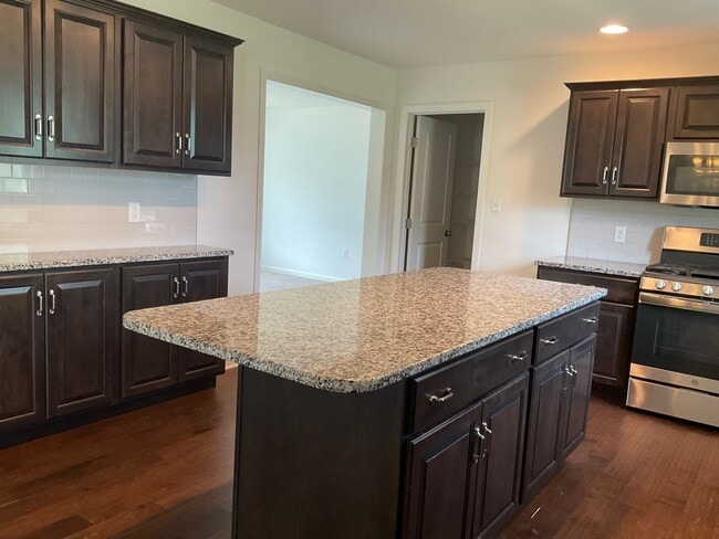 Building Photo - 301 Reserve Ln