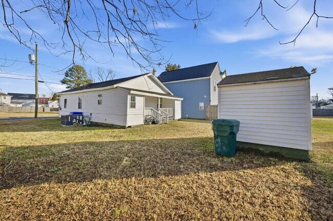 Building Photo - FULLY REMODELED 3 BED, 1.5 BATH HOME FOR RENT IN SUFFOLK!