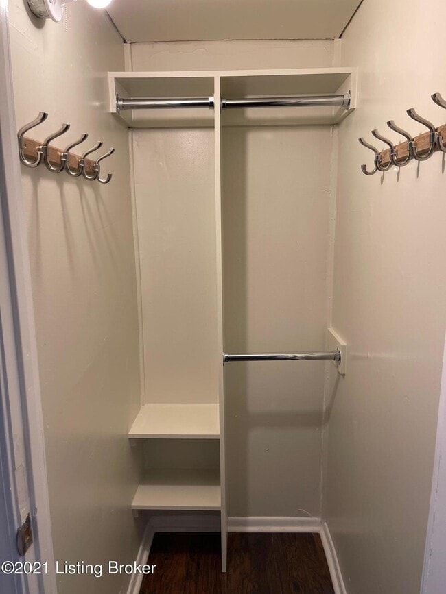 Building Photo - 123 N Keats Ave