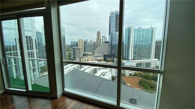 Building Photo - 3325 Piedmont Rd NE