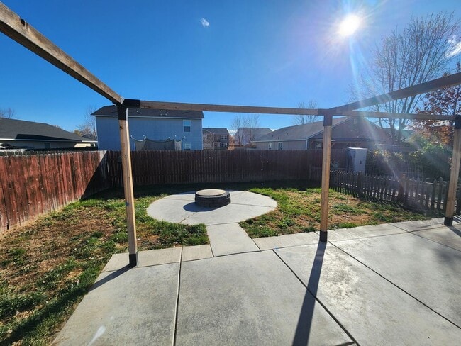 Building Photo - 3 Bedroom in Middleton