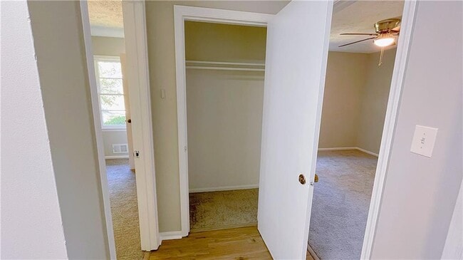 Building Photo - 122 Barnesville Rd