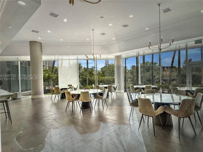 Building Photo - 16500 Collins Ave