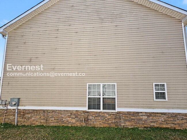 Building Photo - 8641 Thomas Rd